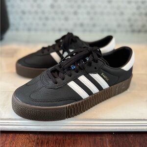 Adidas Samba gummy sole. Size 6.5 Euc.